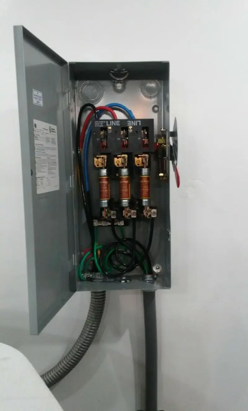 Three-phase disconnect switch installed for Smoke Detector Installation in Shively